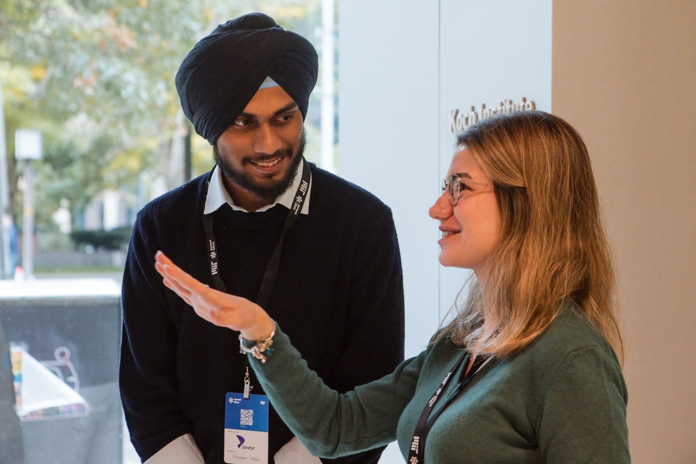 Manpreet explaining his poster at MoML