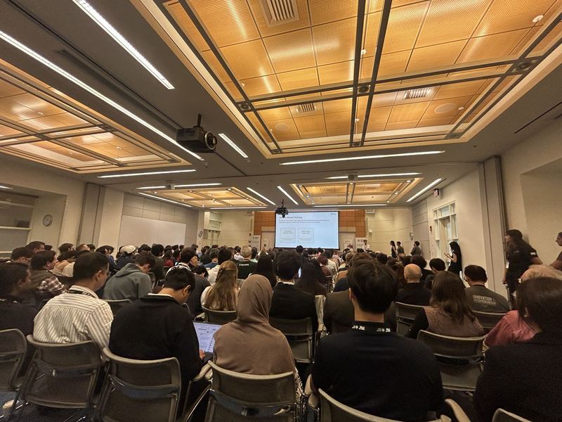A full room at MoML